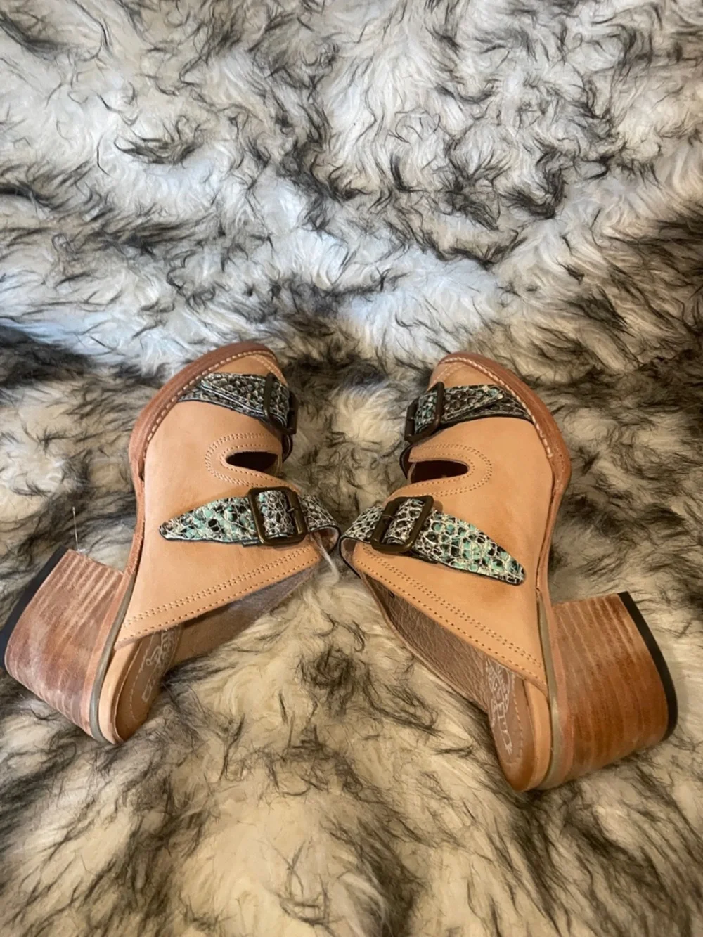 NEW Caprice Tan Leather Sandals Metallic Snake-Print Freebird by Steven BS3 - Picture 5 of 6